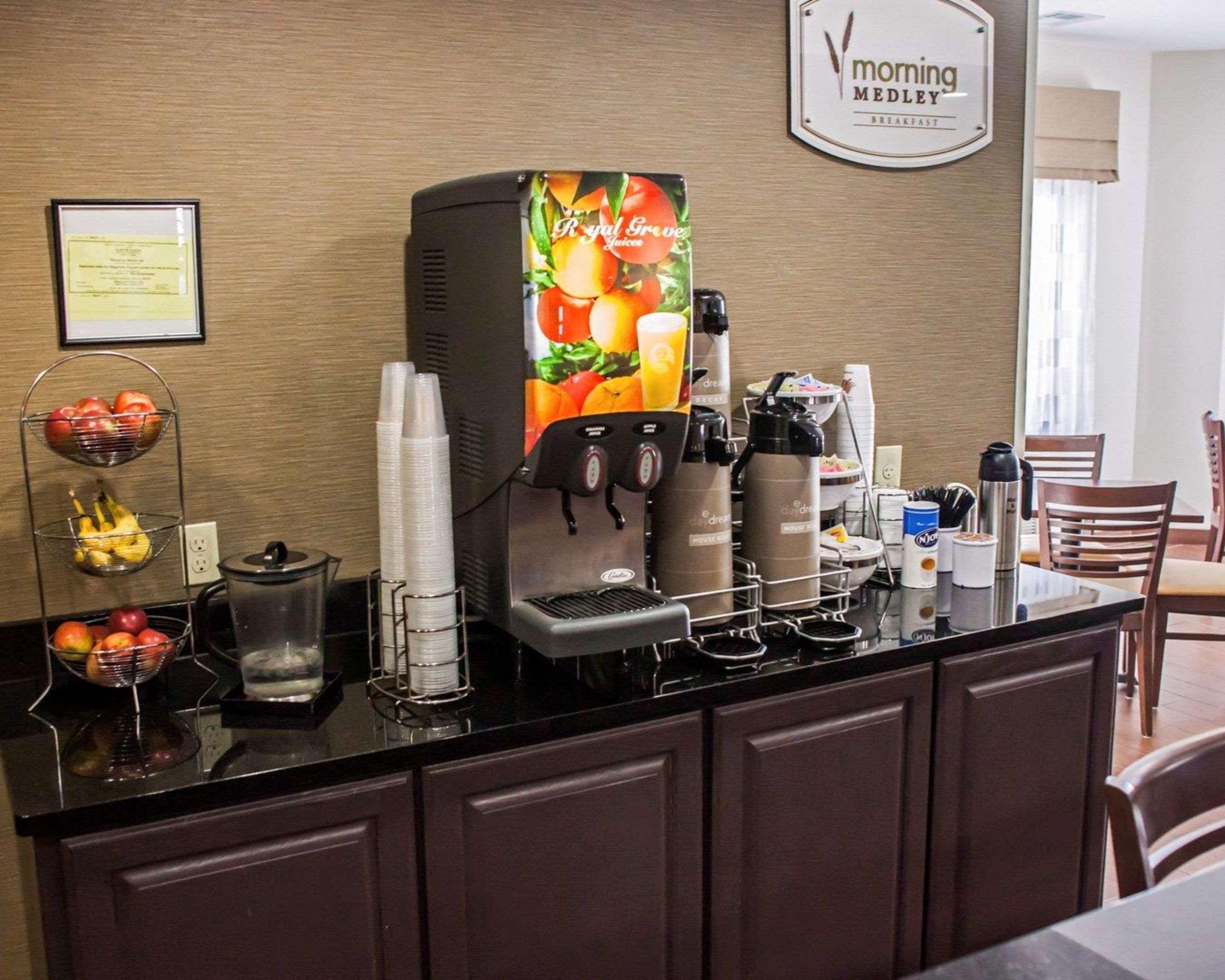 Garner Hotel Topeka West By Ihg Extérieur photo