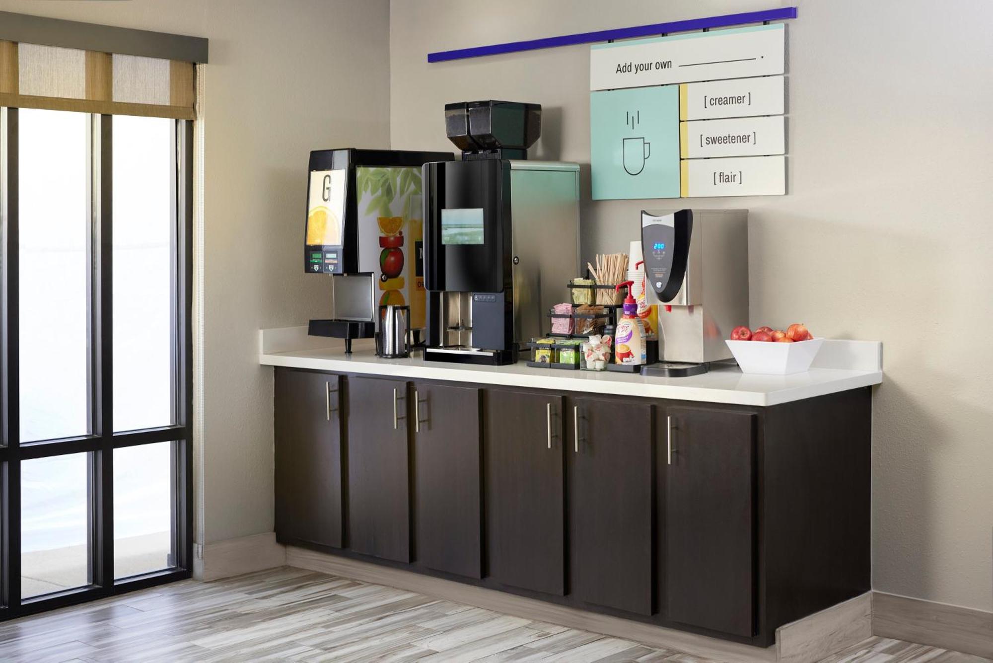 Garner Hotel Topeka West By Ihg Extérieur photo