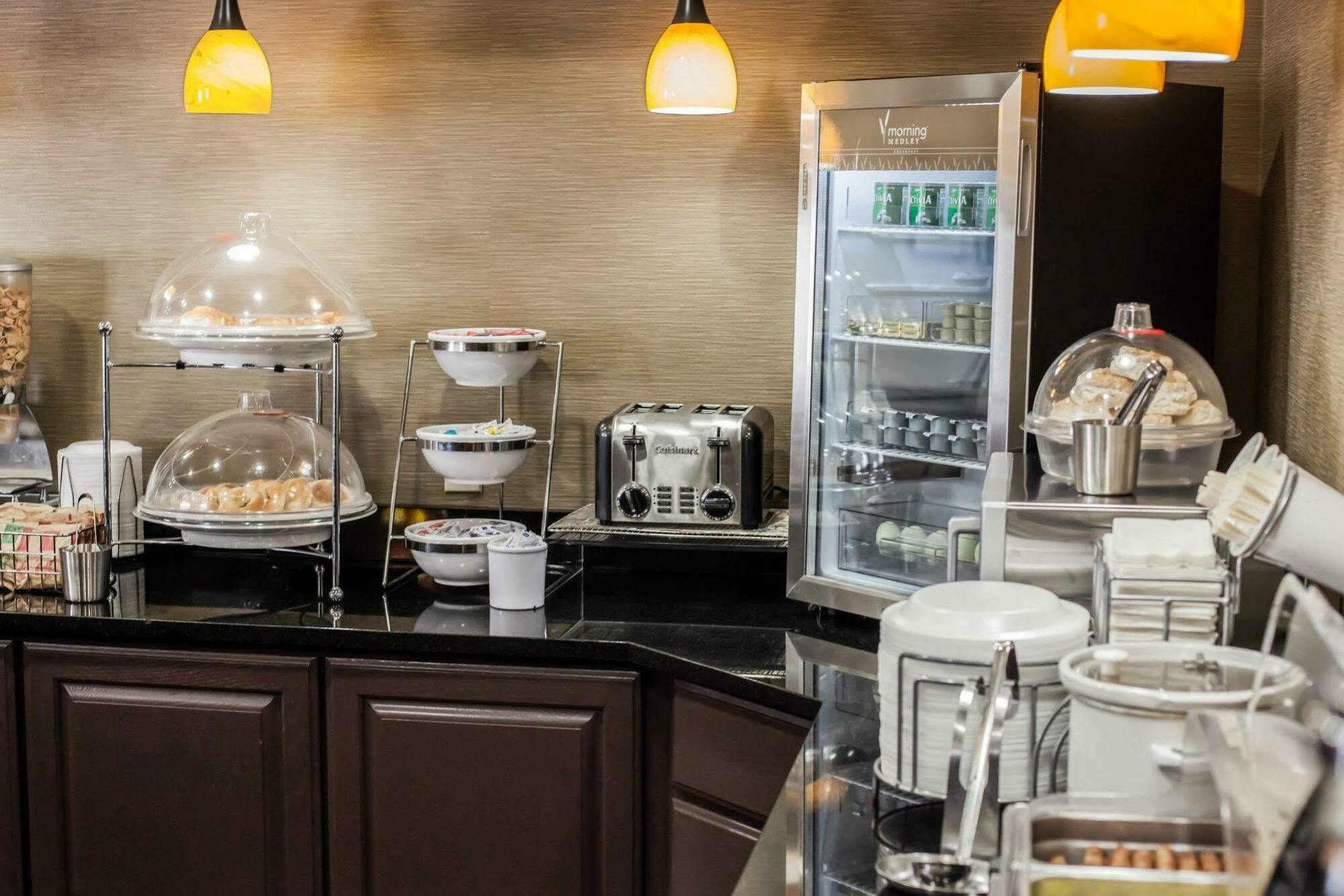 Garner Hotel Topeka West By Ihg Extérieur photo